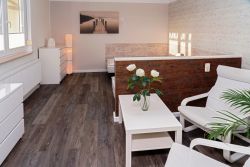 Magdeburg Pension Zur Gem�tlichkeit: Grillplatz und Weinlaube